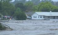 美国得克萨斯州“灾难性”洪水已致13人死亡，约23人失踪