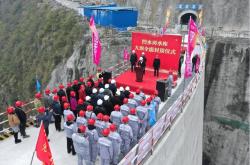 张国清赶赴贵州毕节黔西市指导游船倾覆事故应急救援救治工作