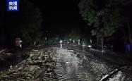 甘肃榆中强降雨引发山洪：淤泥堆积道路，4000余人被困
